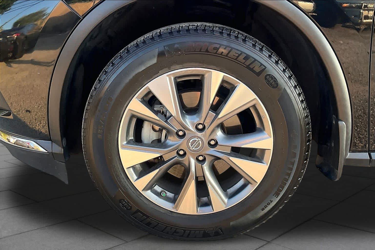 Used 2017 Nissan Murano SL w/ SL Technology Package FWD image 11