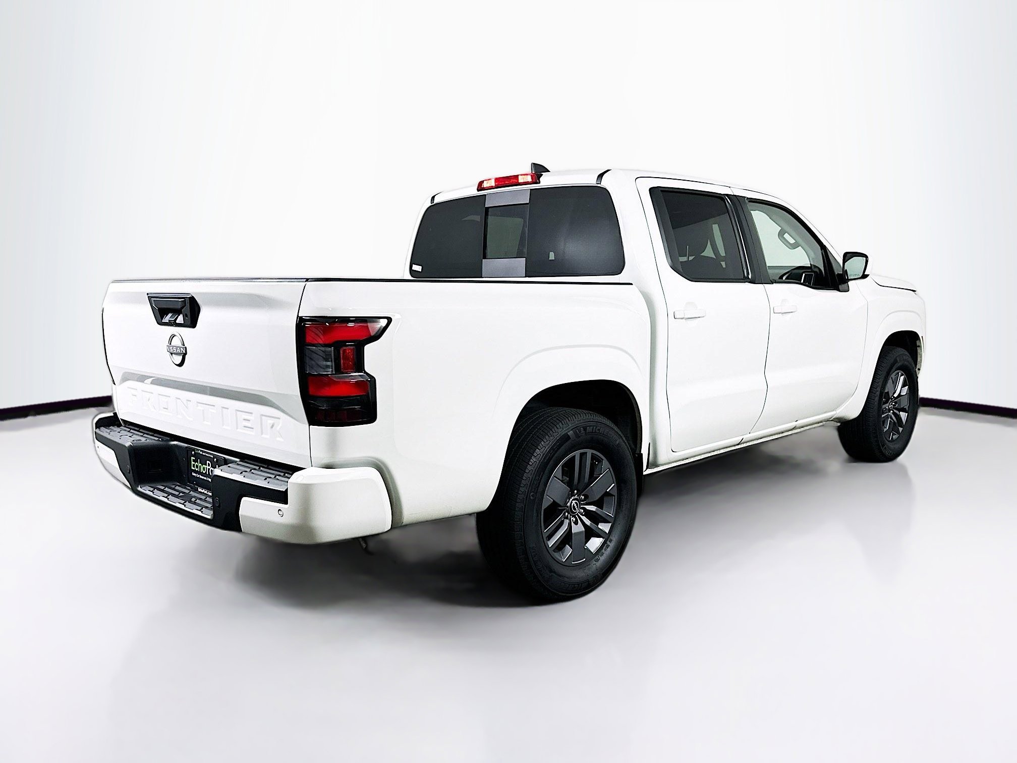 Used 2025 Nissan Frontier SV image 9