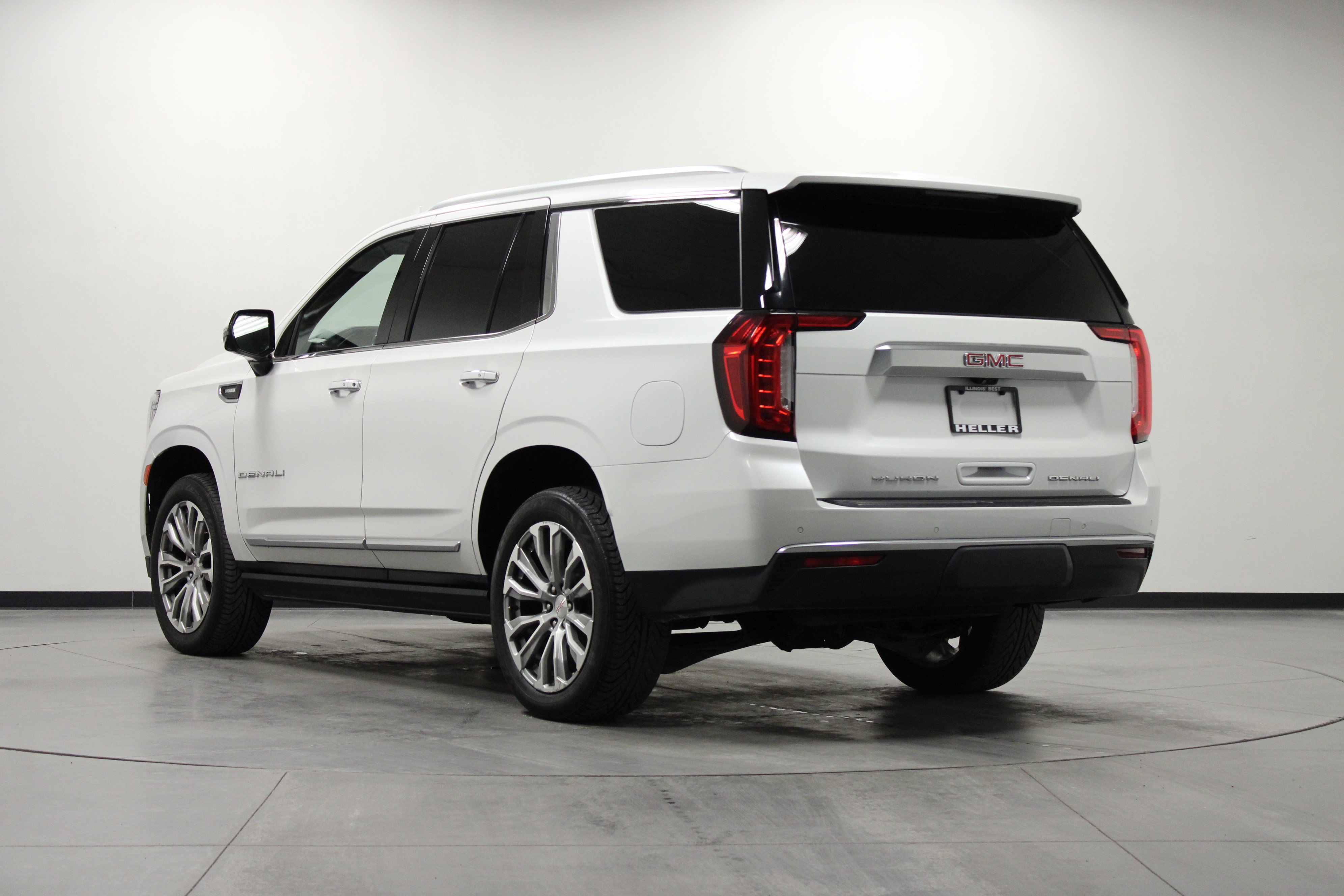 Used 2021 GMC Yukon Denali w/ Denali Premium Package image 6