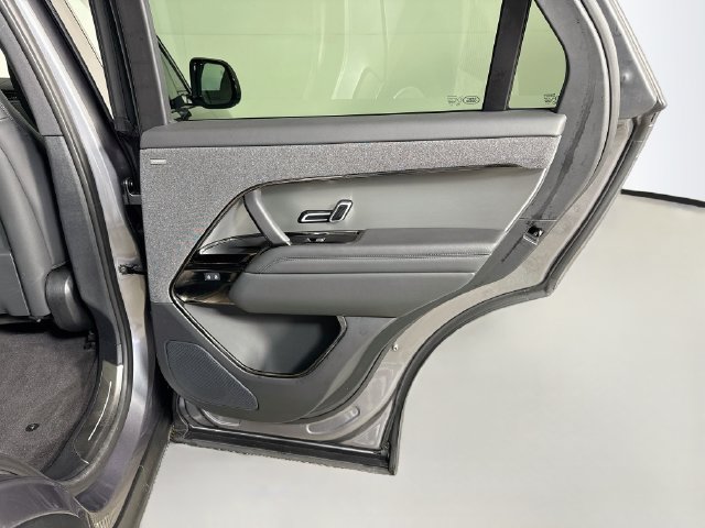 Used 2025 Land Rover Range Rover Sport SE AWD/4WD image 27
