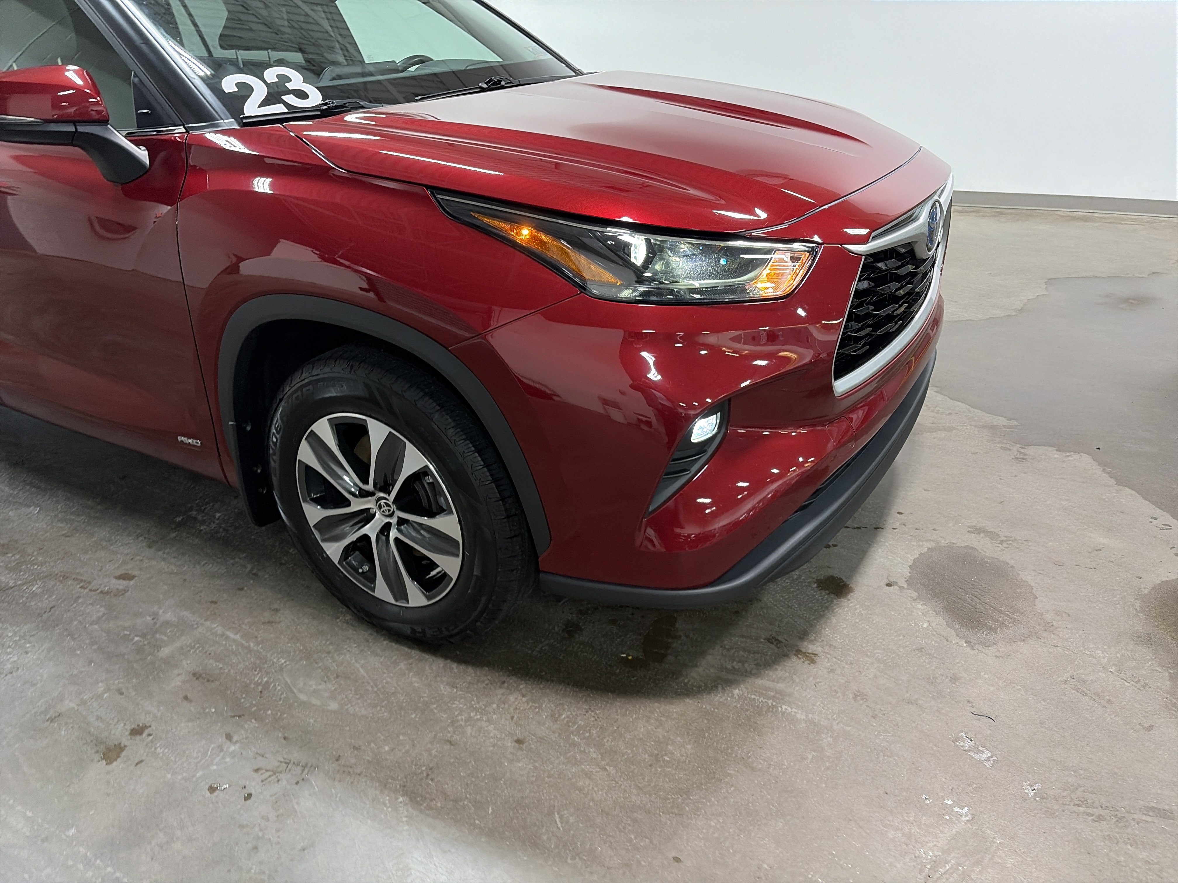 Used 2023 Toyota Highlander XLE image 38