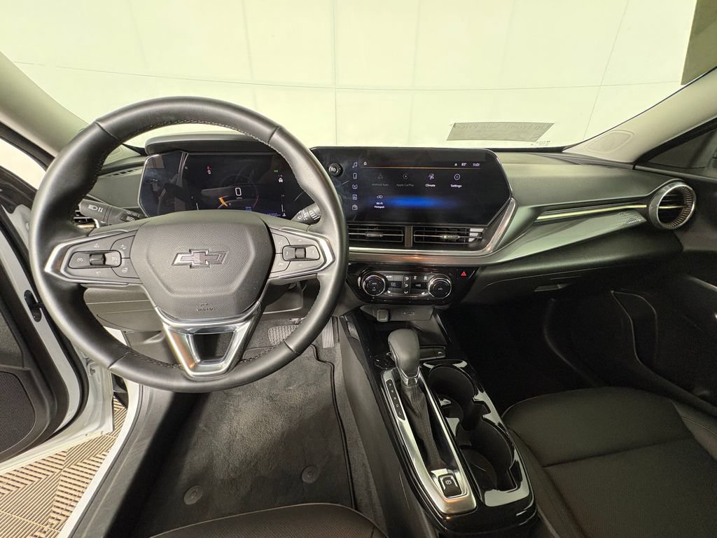 Used 2024 Chevrolet Trax ACTIV w/ Sunroof Package FWD image 7