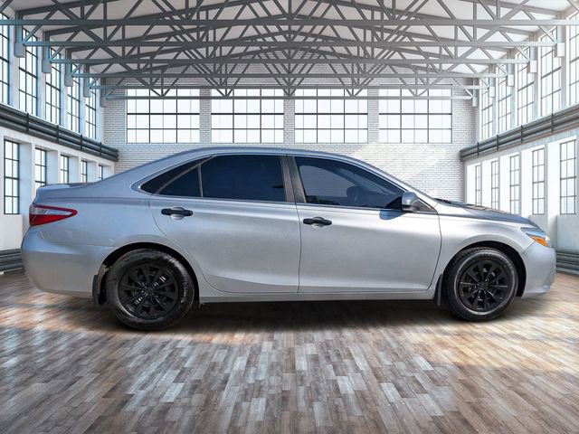 Used 2016 Toyota Camry LE FWD image 3