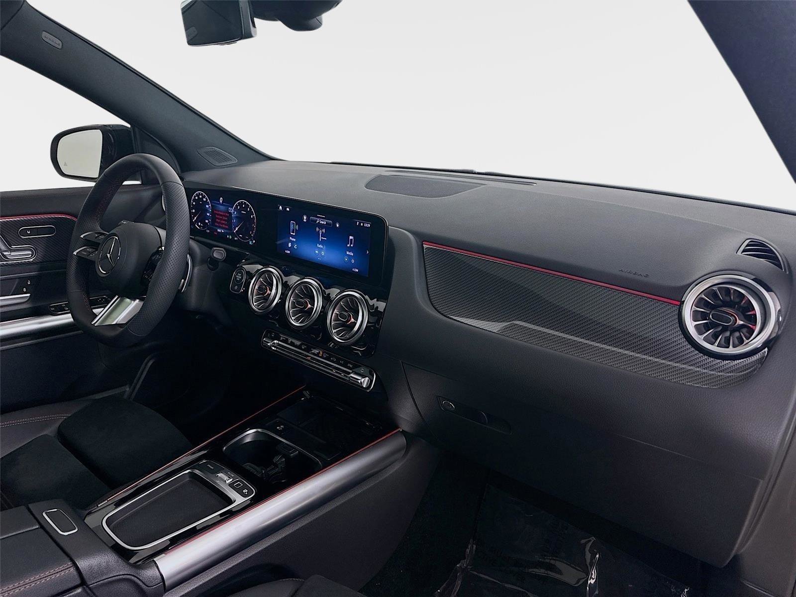 Certified 2025 Mercedes-Benz GLA 250 4MATIC image 37