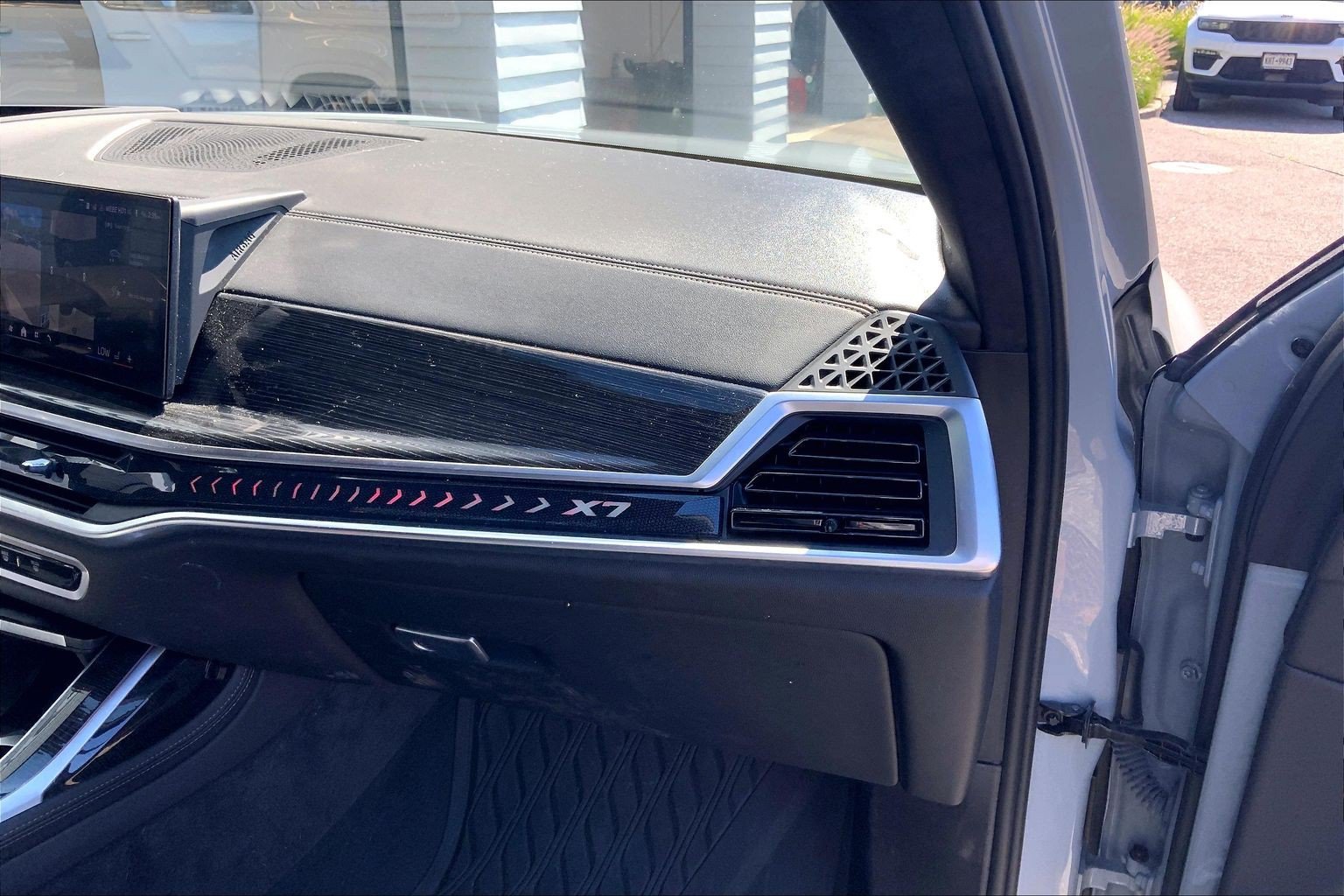 Used 2024 BMW X7 xDrive40i w/ M Sport Package AWD/4WD image 22