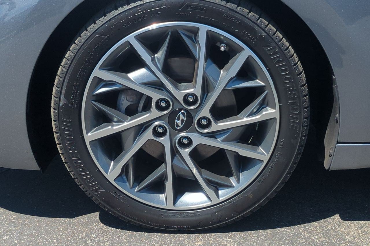 Used 2020 Hyundai Elantra Limited FWD image 26
