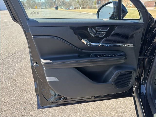 Used 2022 Lincoln Corsair AWD w/ Premium Package image 11