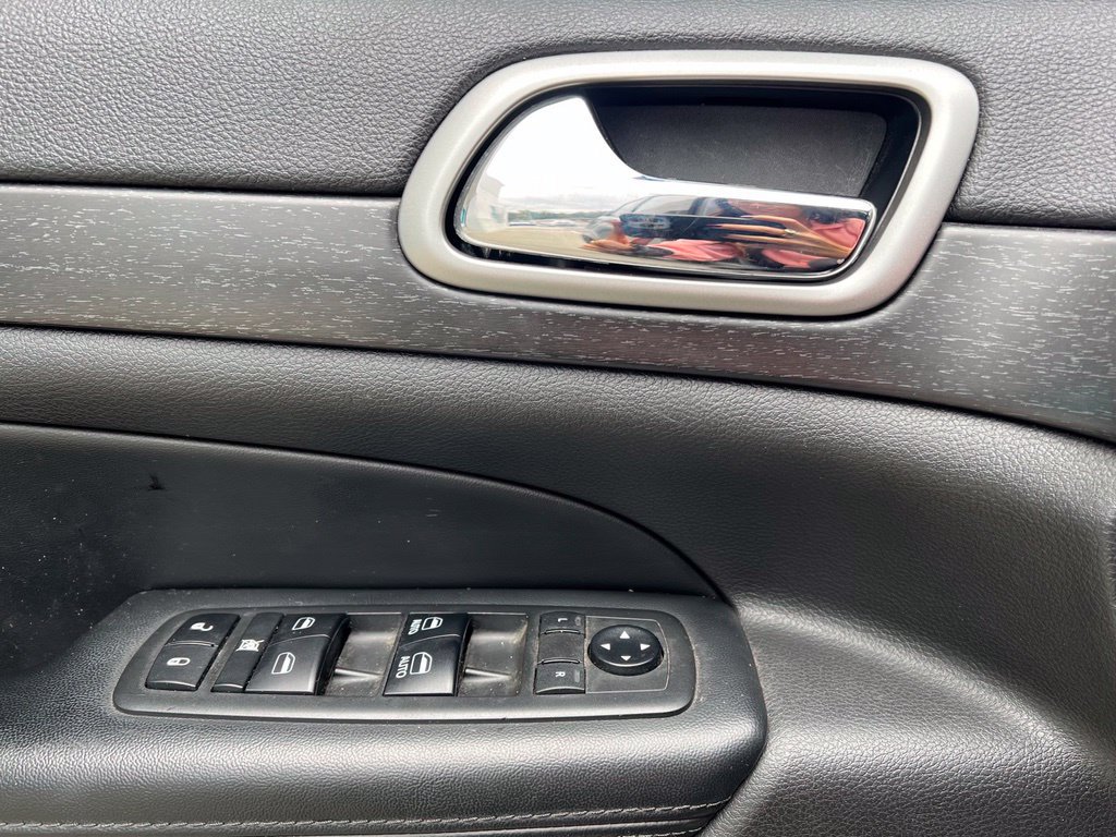 Used 2018 Jeep Grand Cherokee Altitude AWD/4WD image 14