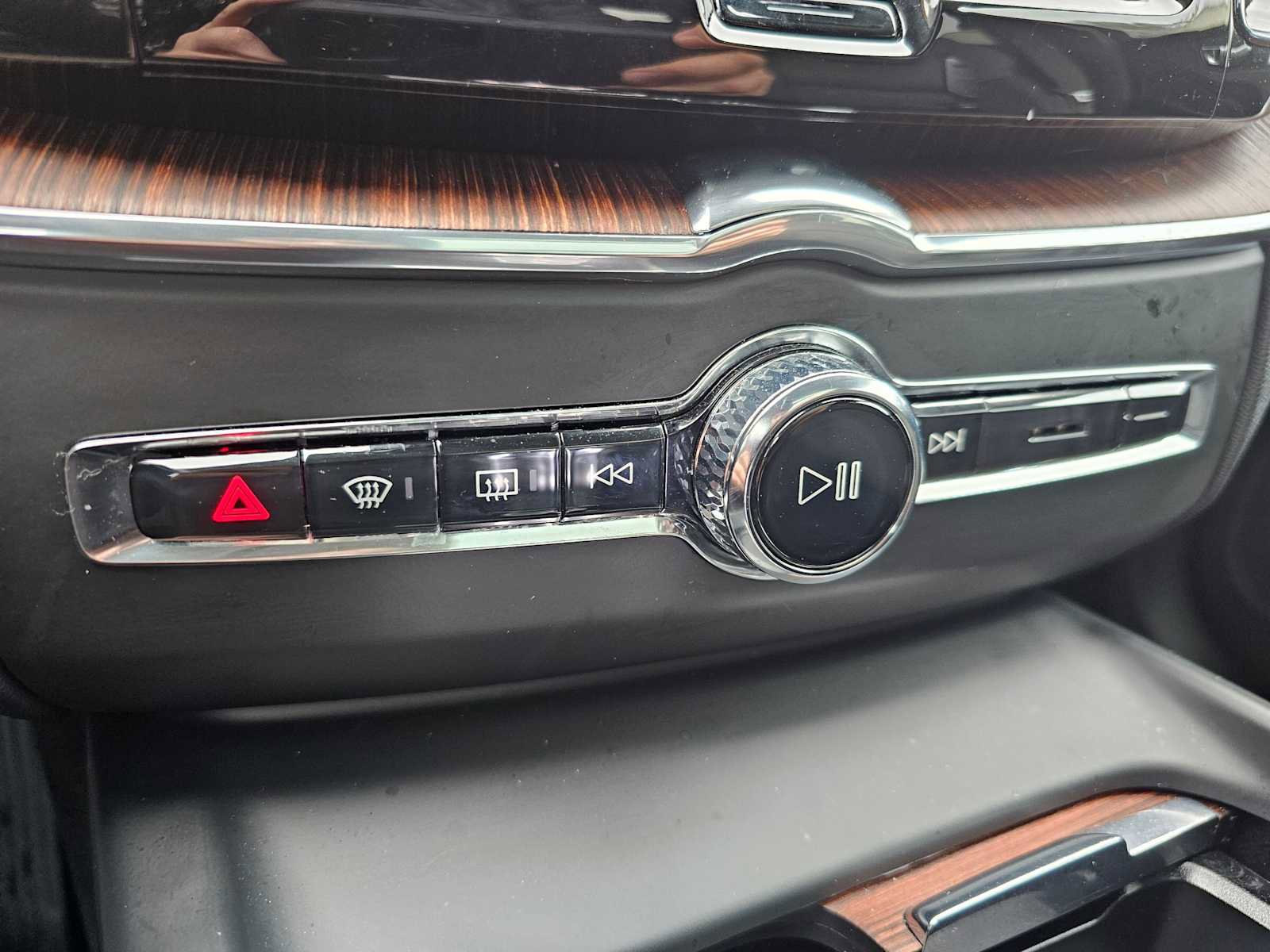 Certified 2023 Volvo XC60 B6 Ultimate w/ Protection Package Premier image 33