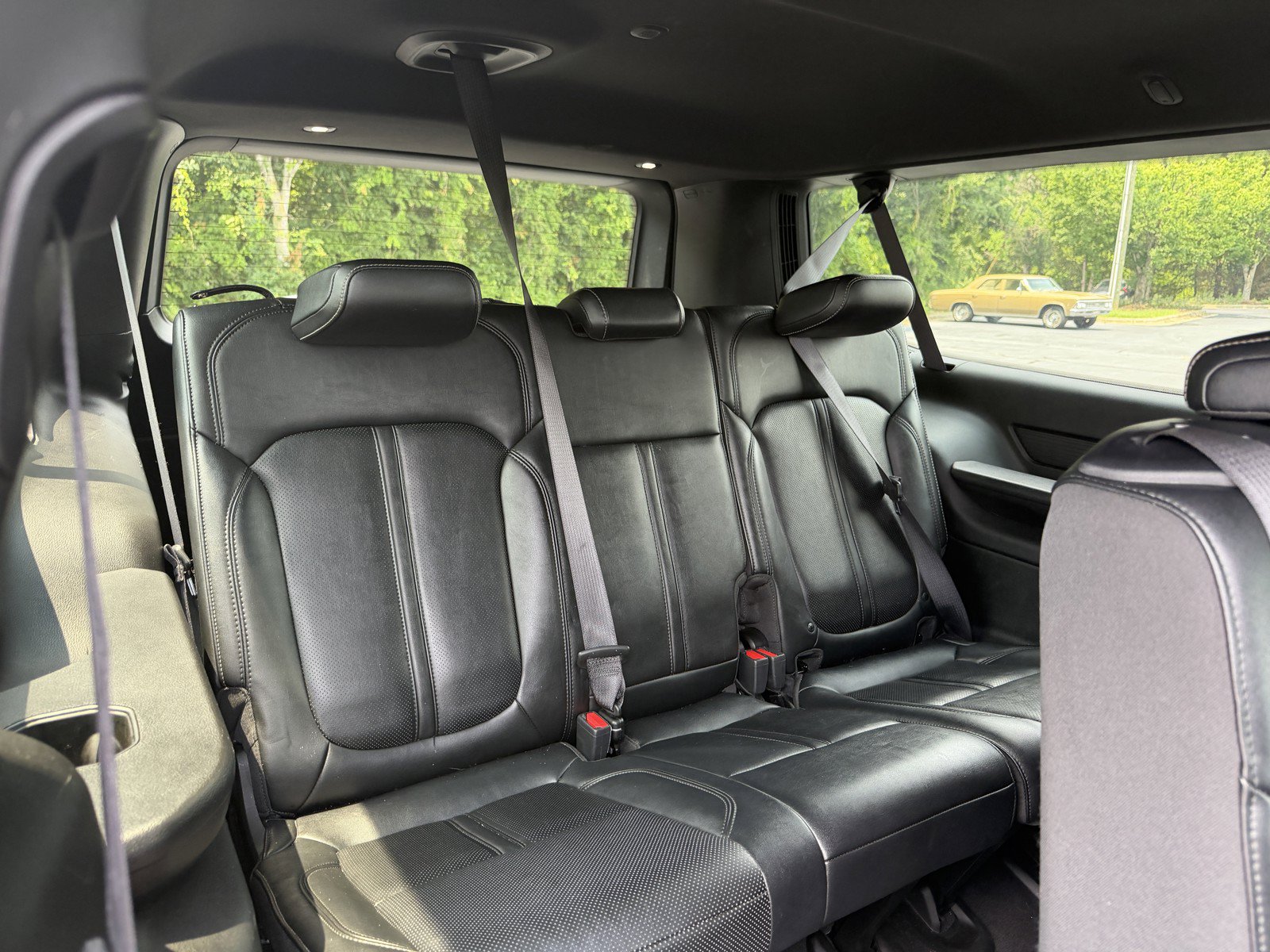 Used 2024 Jeep Wagoneer L Series III w/ Flexible Seating Group AWD/4WD image 14