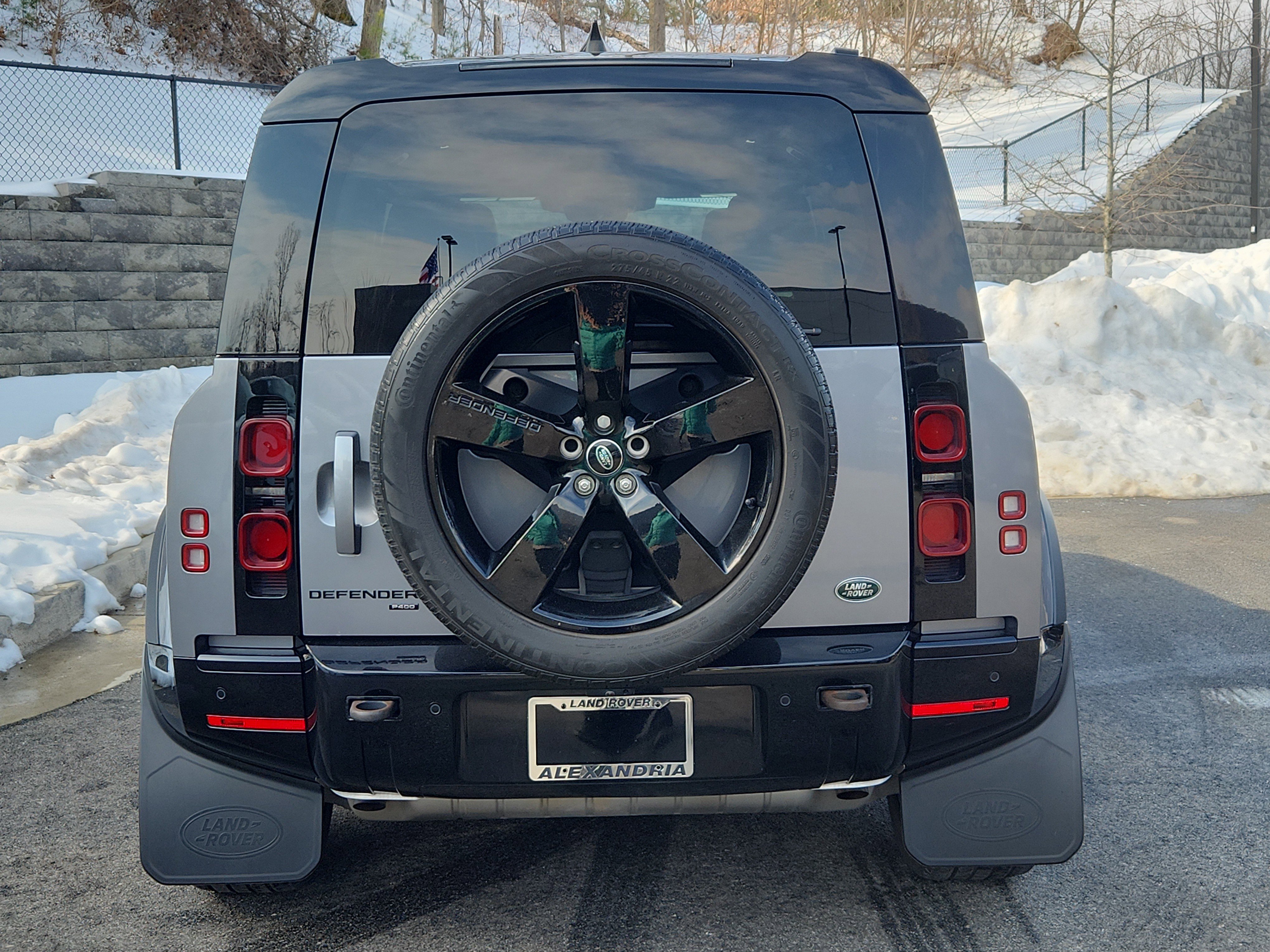 Used 2023 Land Rover Defender 110 X-Dynamic SE image 7