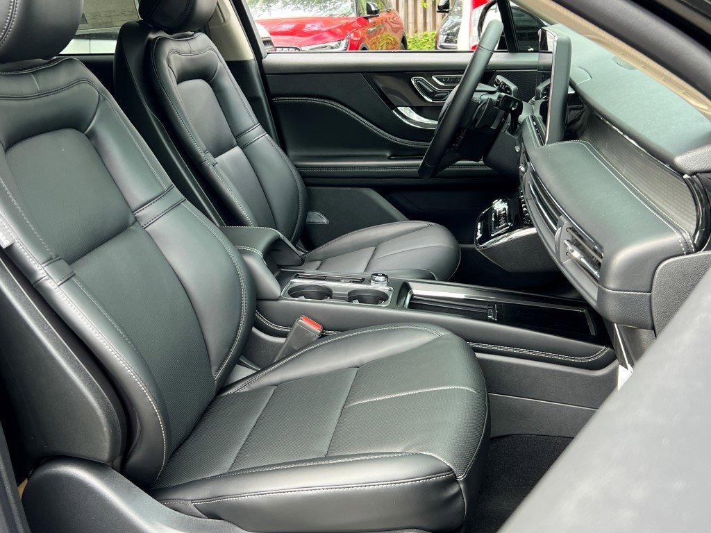 New 2026 Lincoln Corsair Premiere image 8