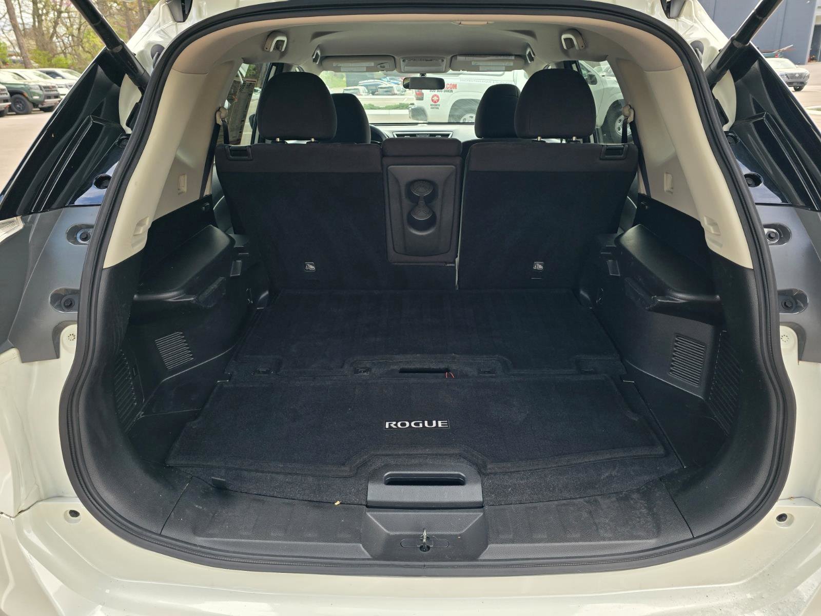 Used 2016 Nissan Rogue SV w/ SV Premium Package image 25