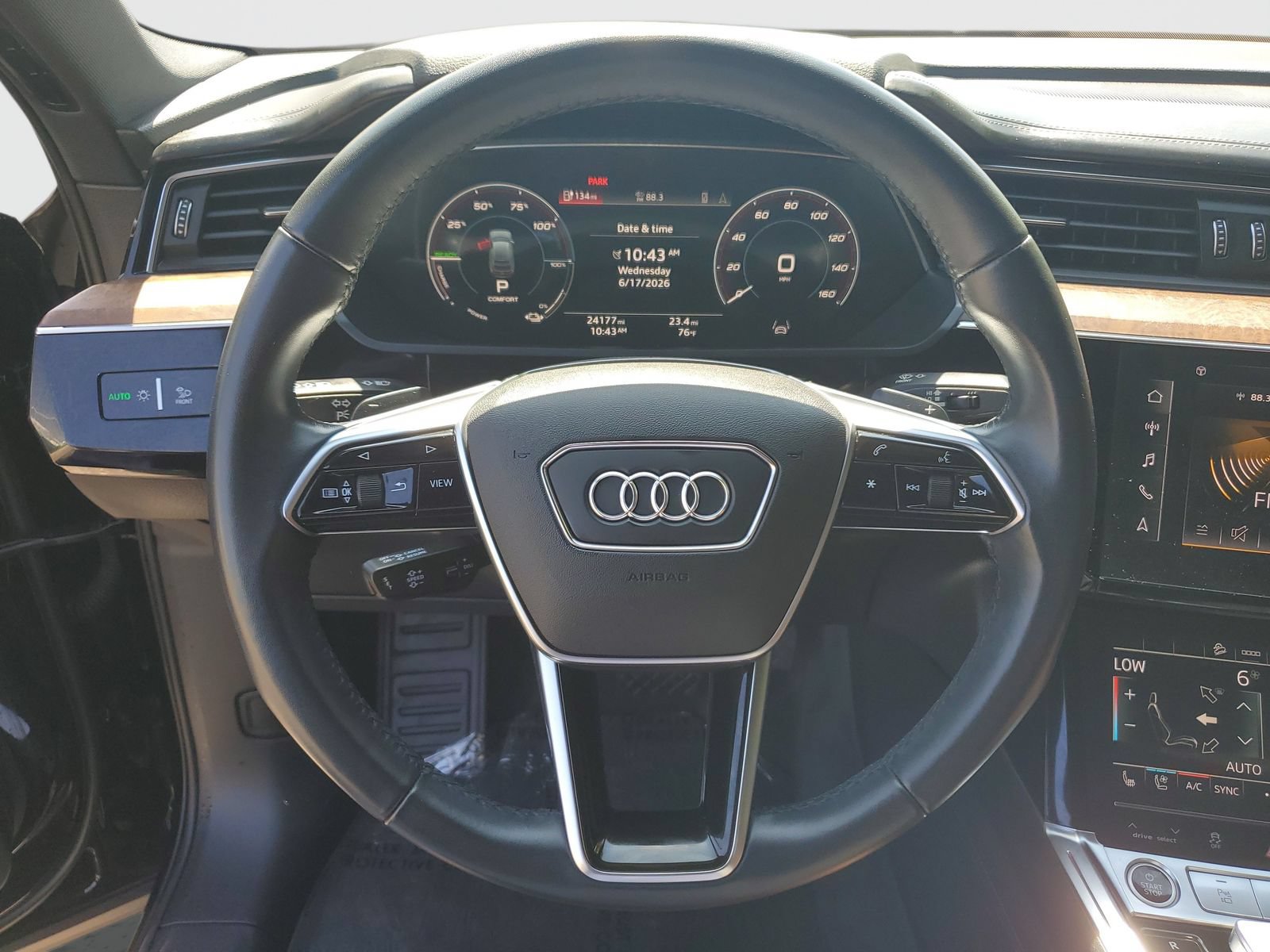 Used 2022 Audi e-tron Prestige w/ Prestige Package AWD/4WD image 29