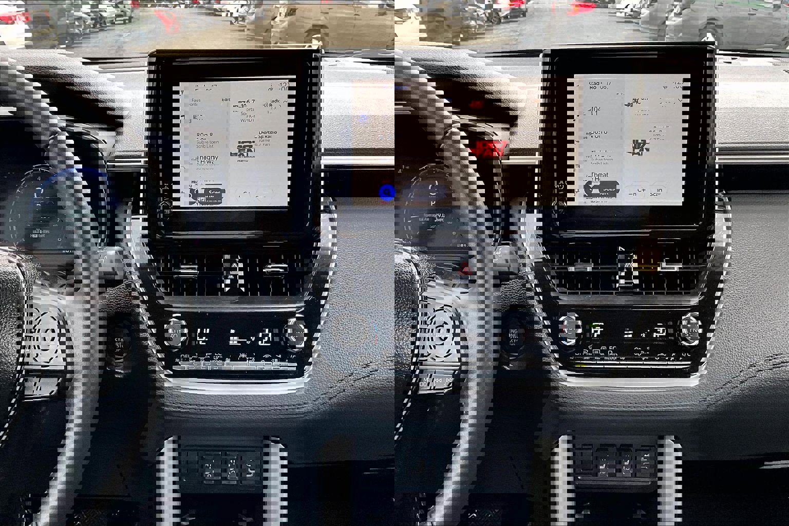 Used 2025 Toyota Corolla Cross XLE image 6