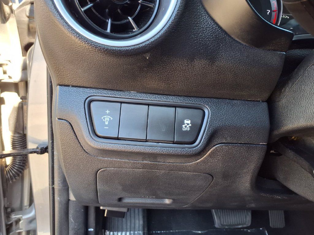 Certified 2023 Kia Forte LXS FWD image 17