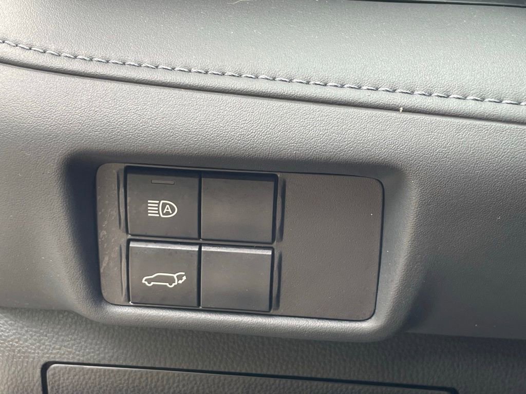 Used 2022 Toyota Highlander XSE FWD image 25