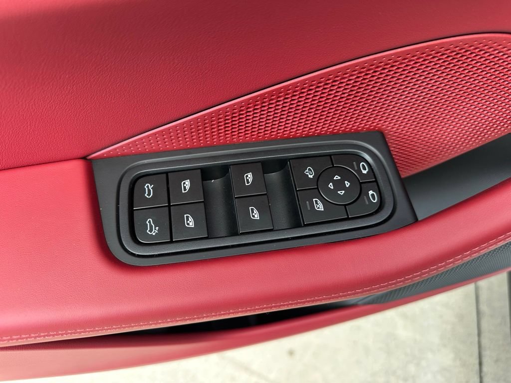 Used 2026 Porsche Macan 4S Electric AWD/4WD image 21