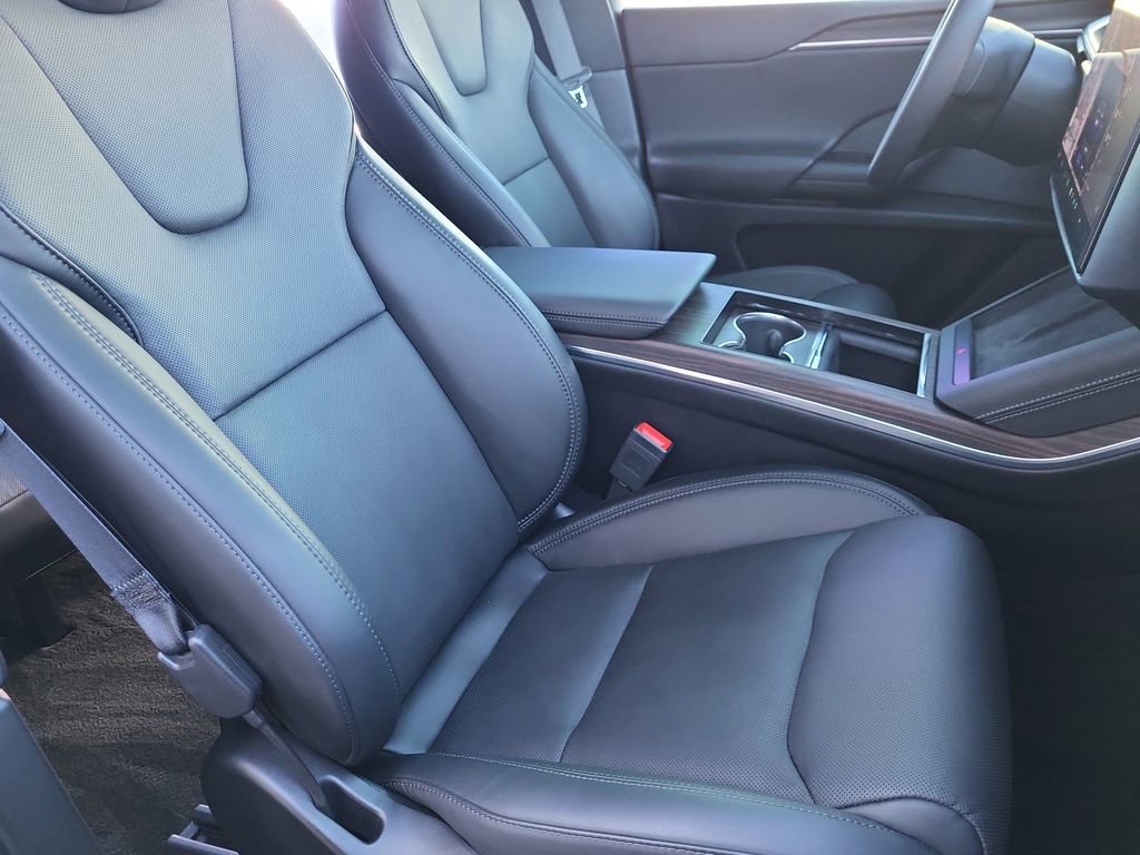 Used 2024 Tesla Model X image 18