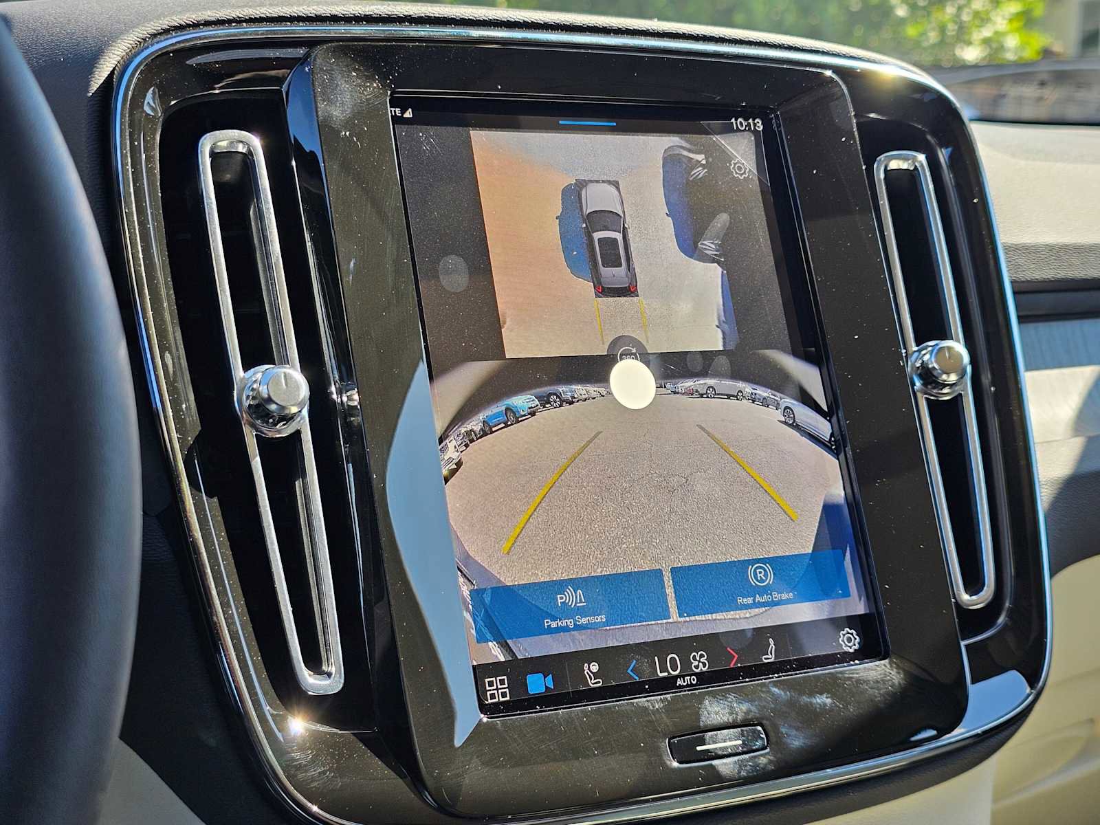 New 2025 Volvo XC40 B5 Plus w/ Protection Package Premier image 23