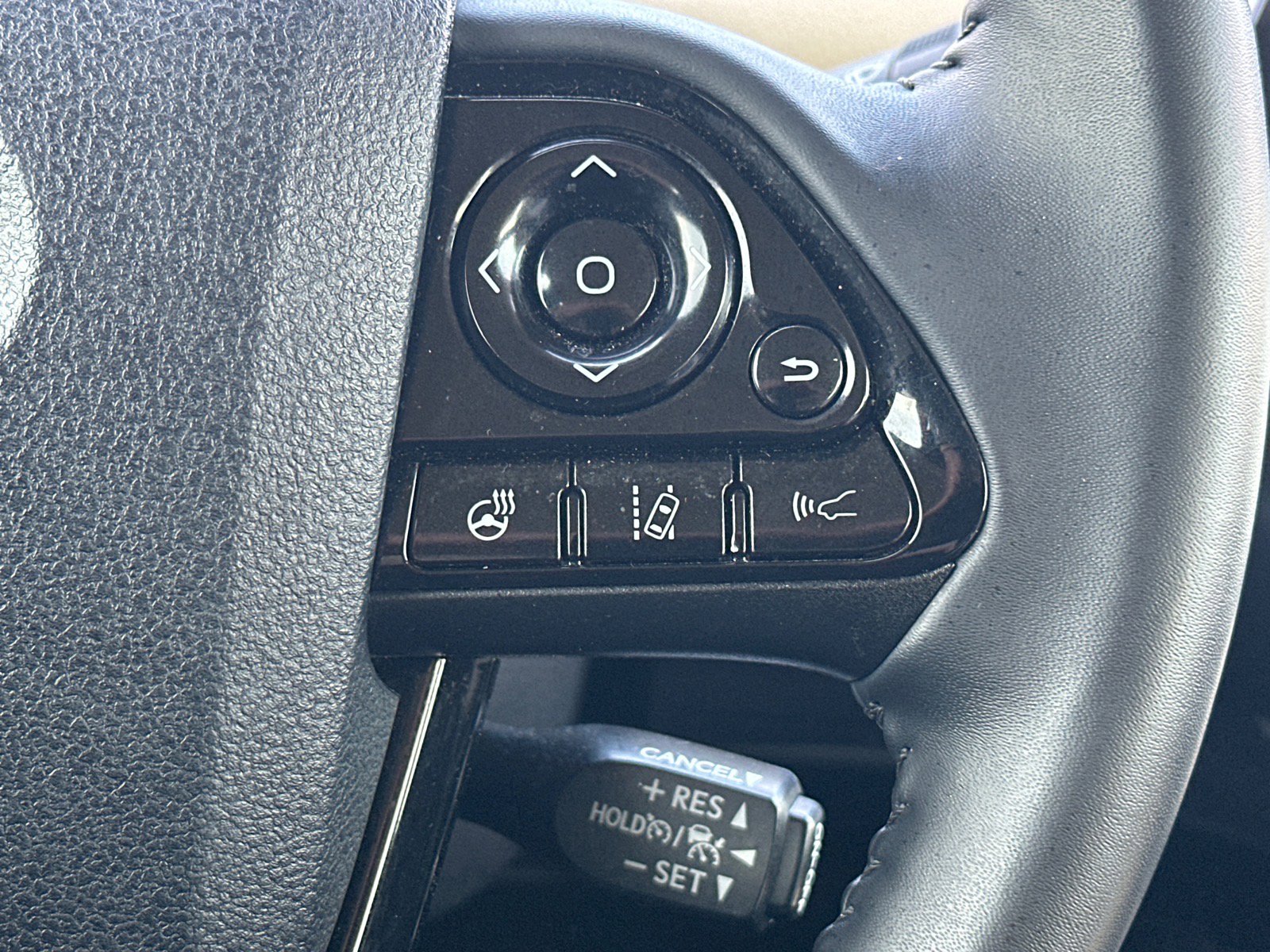 Used 2022 Toyota Prius XLE image 11