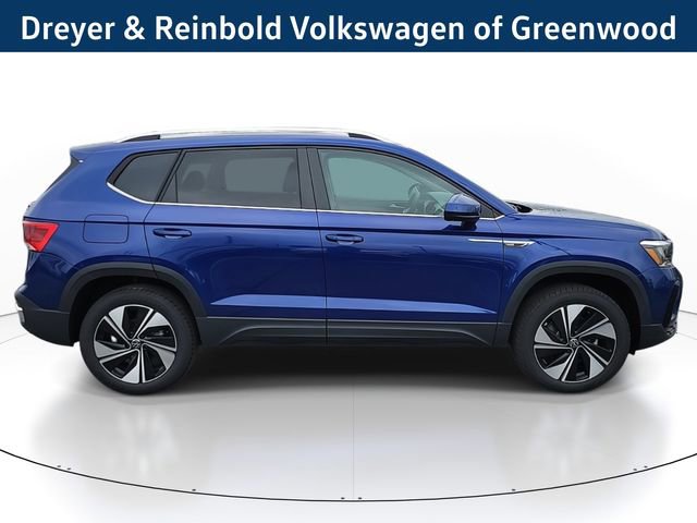 New 2024 Volkswagen Taos SE image 2