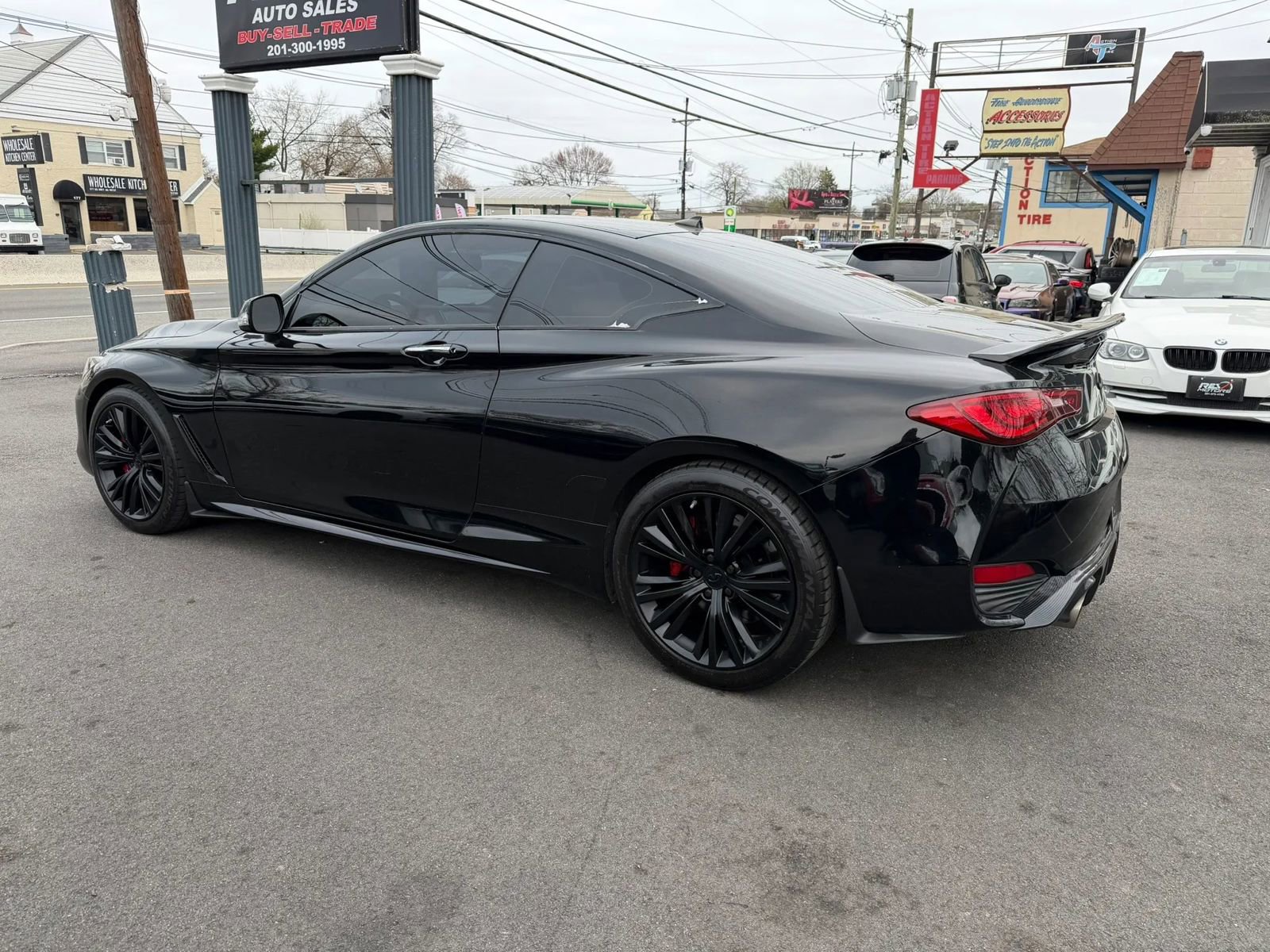 Used 2017 INFINITI Q60 3.0t w/ Premium Plus Package 3.0T image 4
