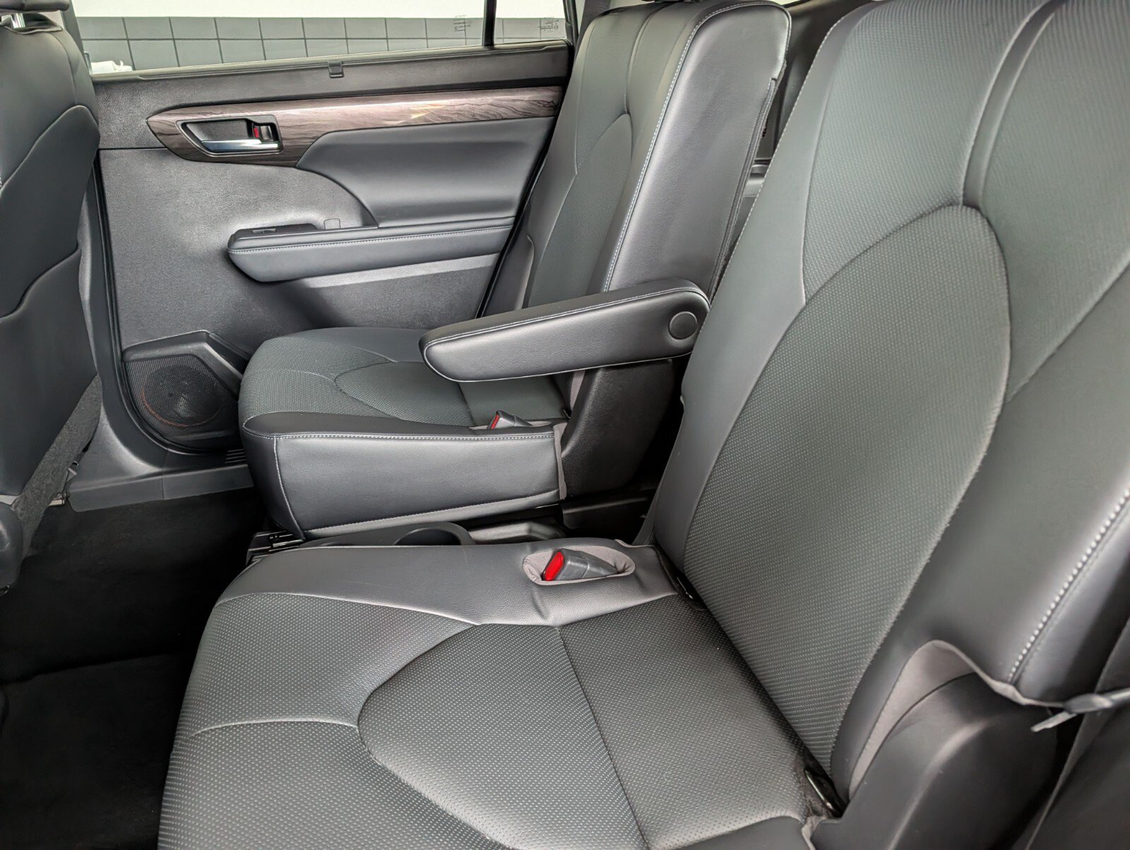 Used 2023 Toyota Highlander Limited AWD/4WD image 12