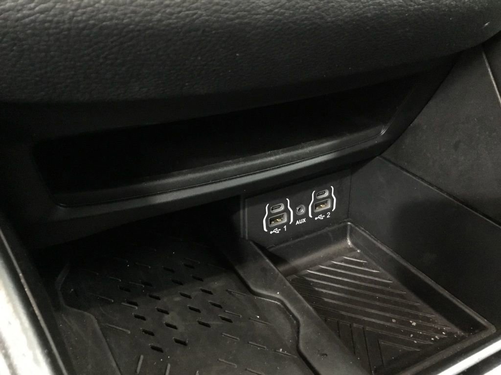 Used 2025 Chrysler Pacifica Limited image 18