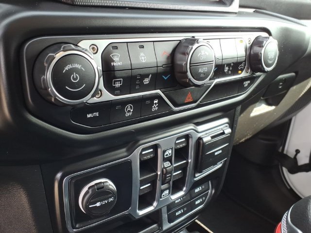 Used 2022 Jeep Gladiator Overland w/ LED Lighting Group AWD/4WD image 13