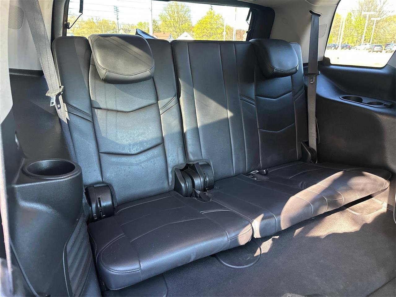 Used 2019 Cadillac Escalade Luxury w/ Escalade Sport Edition AWD/4WD image 36