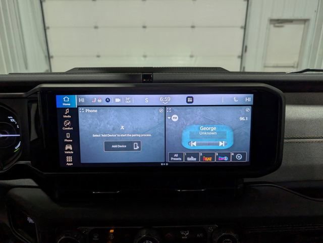 Used 2025 Jeep Wrangler Unlimited Sahara AWD/4WD image 19