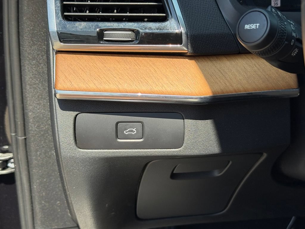 Used 2024 Volvo XC90 B6 Plus AWD/4WD image 18