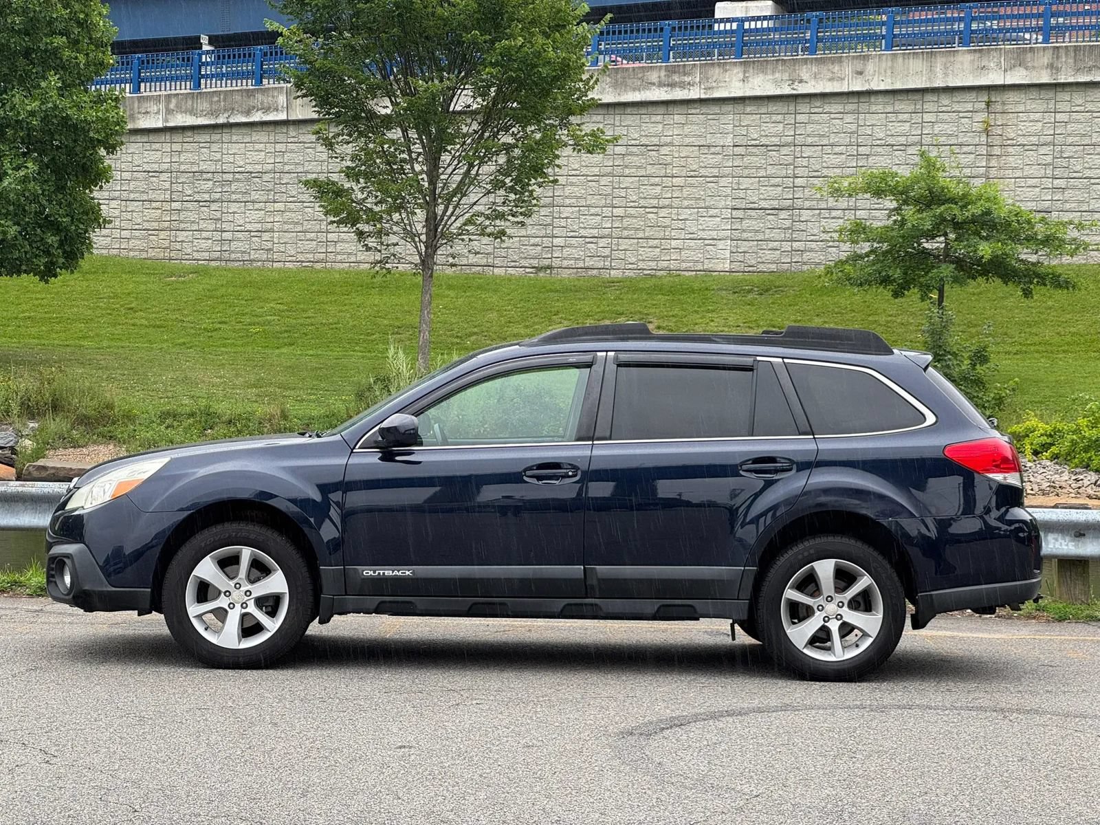 Used 2014 Subaru Outback 2.5i Premium AWD/4WD image 4