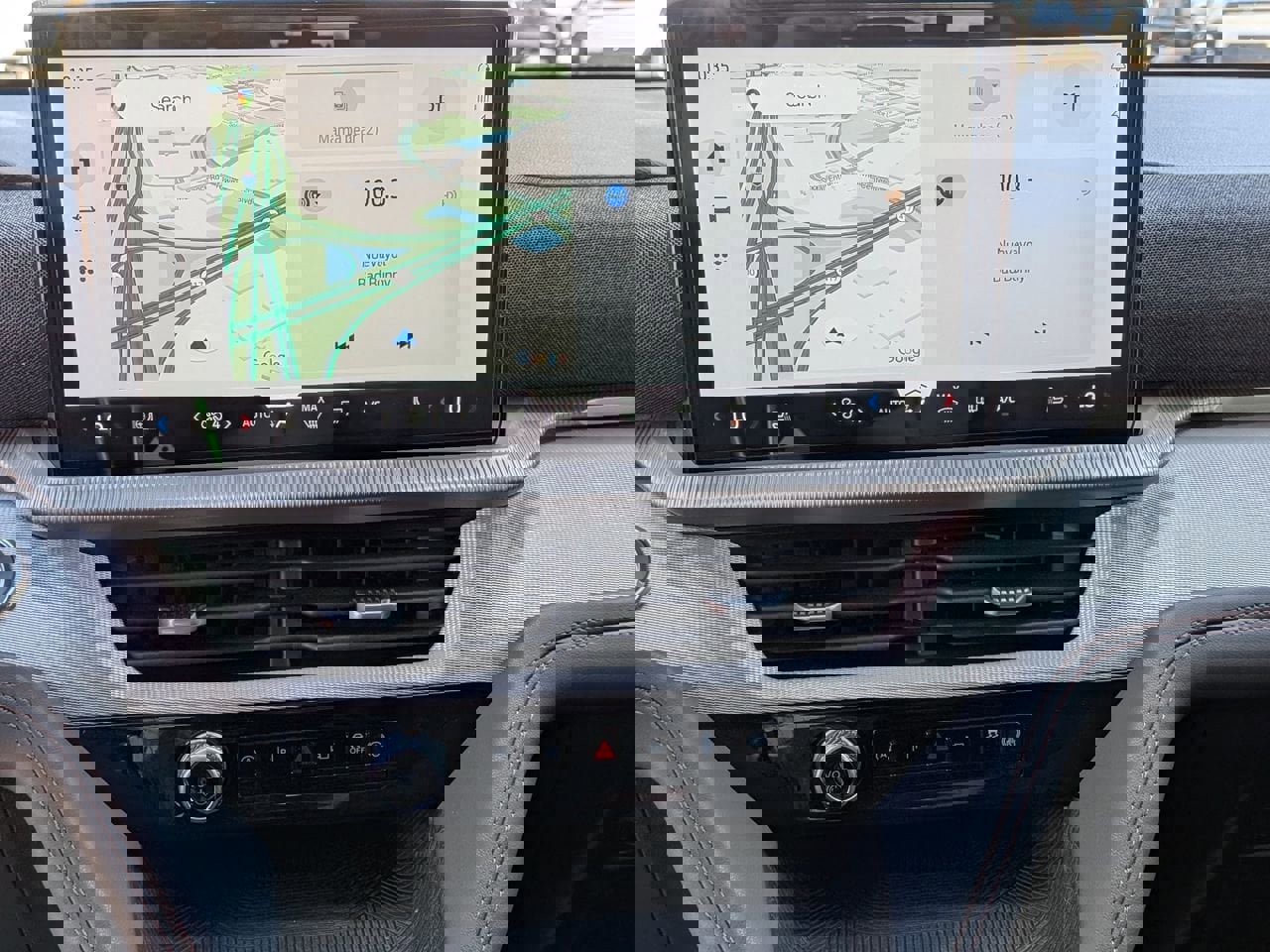 Used 2025 Ford Explorer Active w/ Active Comfort Package image 17