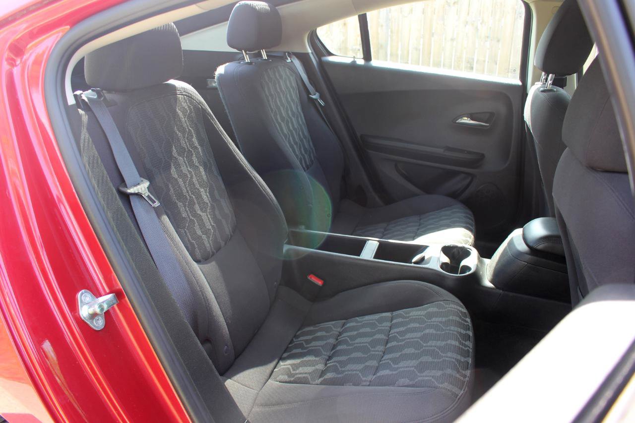 Used 2015 Chevrolet Volt FWD image 34
