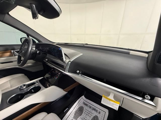 Used 2026 Cadillac Vistiq Luxury w/ LPO, Floor Liner Package AWD/4WD image 30