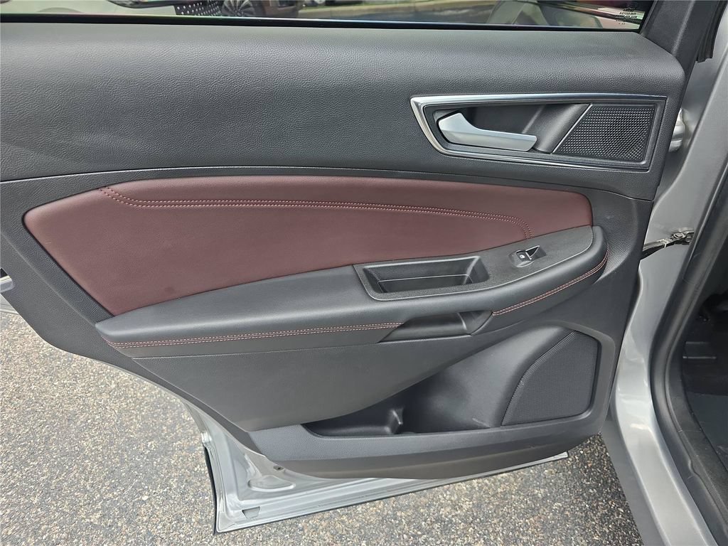 Used 2021 Ford Edge Titanium w/ Equipment Group 301A FWD image 11