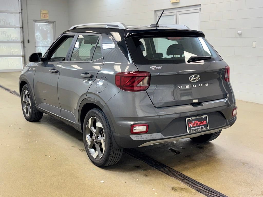 Used 2025 Hyundai Venue Limited FWD image 7
