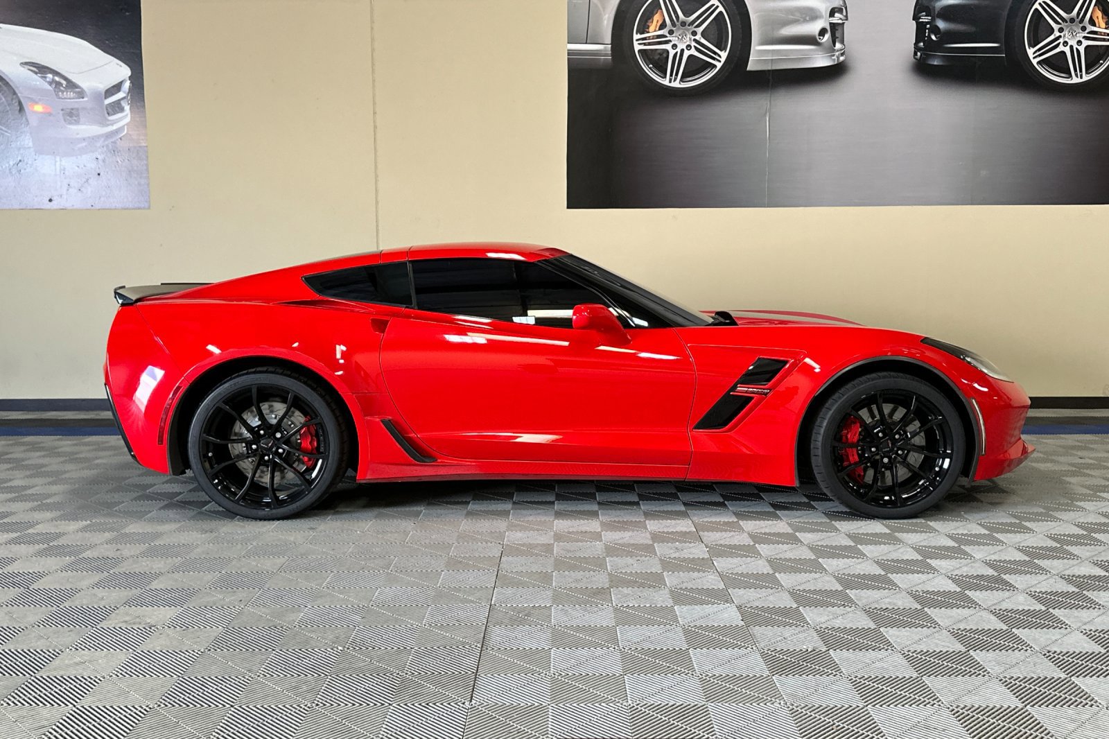 Used 2019 Chevrolet Corvette Grand Sport w/ Carbon Flash Badge Package image 3