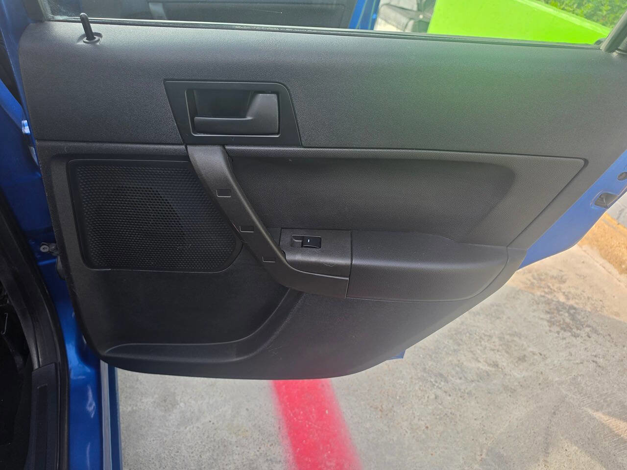 Used 2010 Ford Focus SE FWD image 27