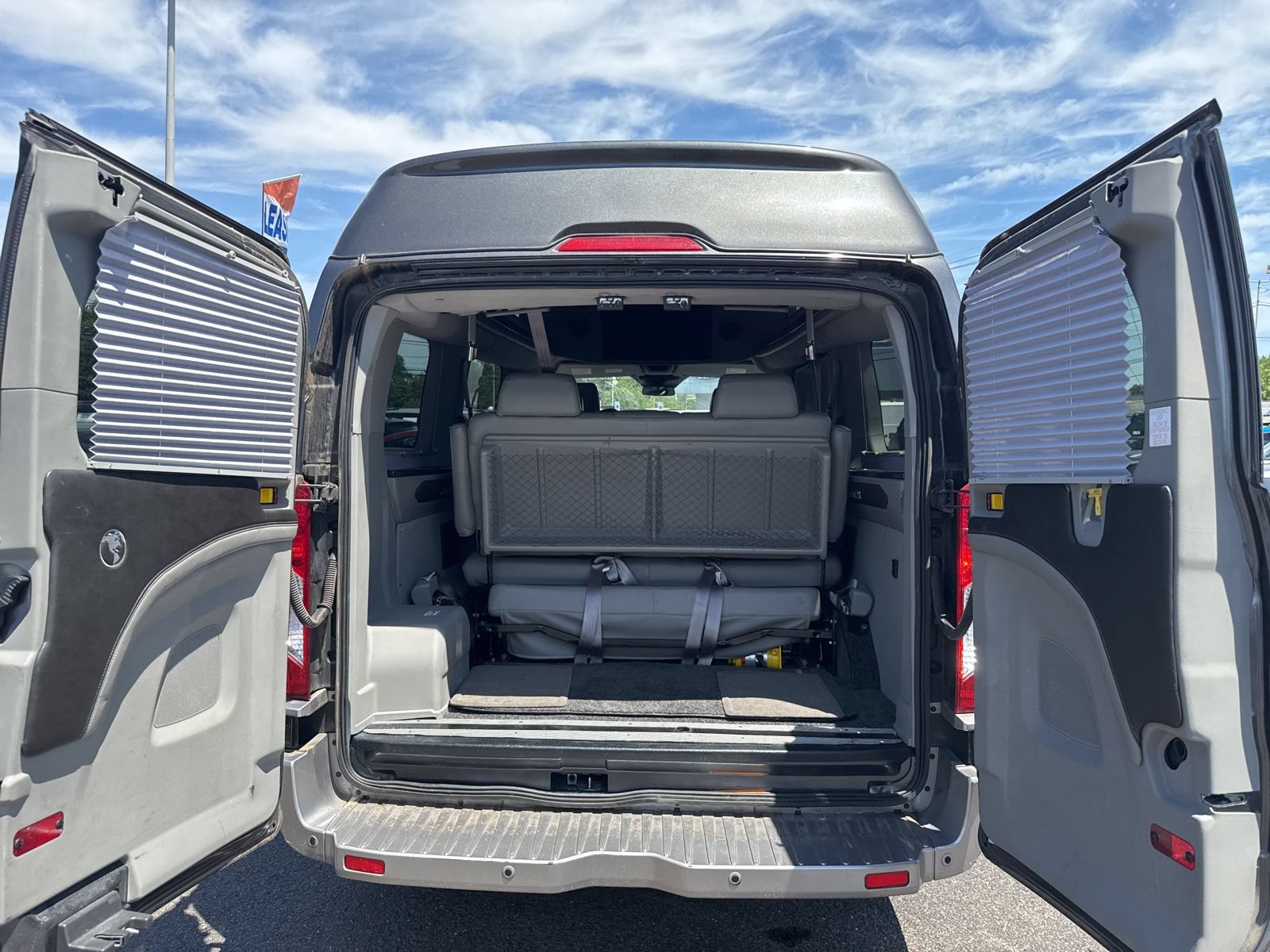 Used 2017 Ford Transit 150 XLT RWD image 6