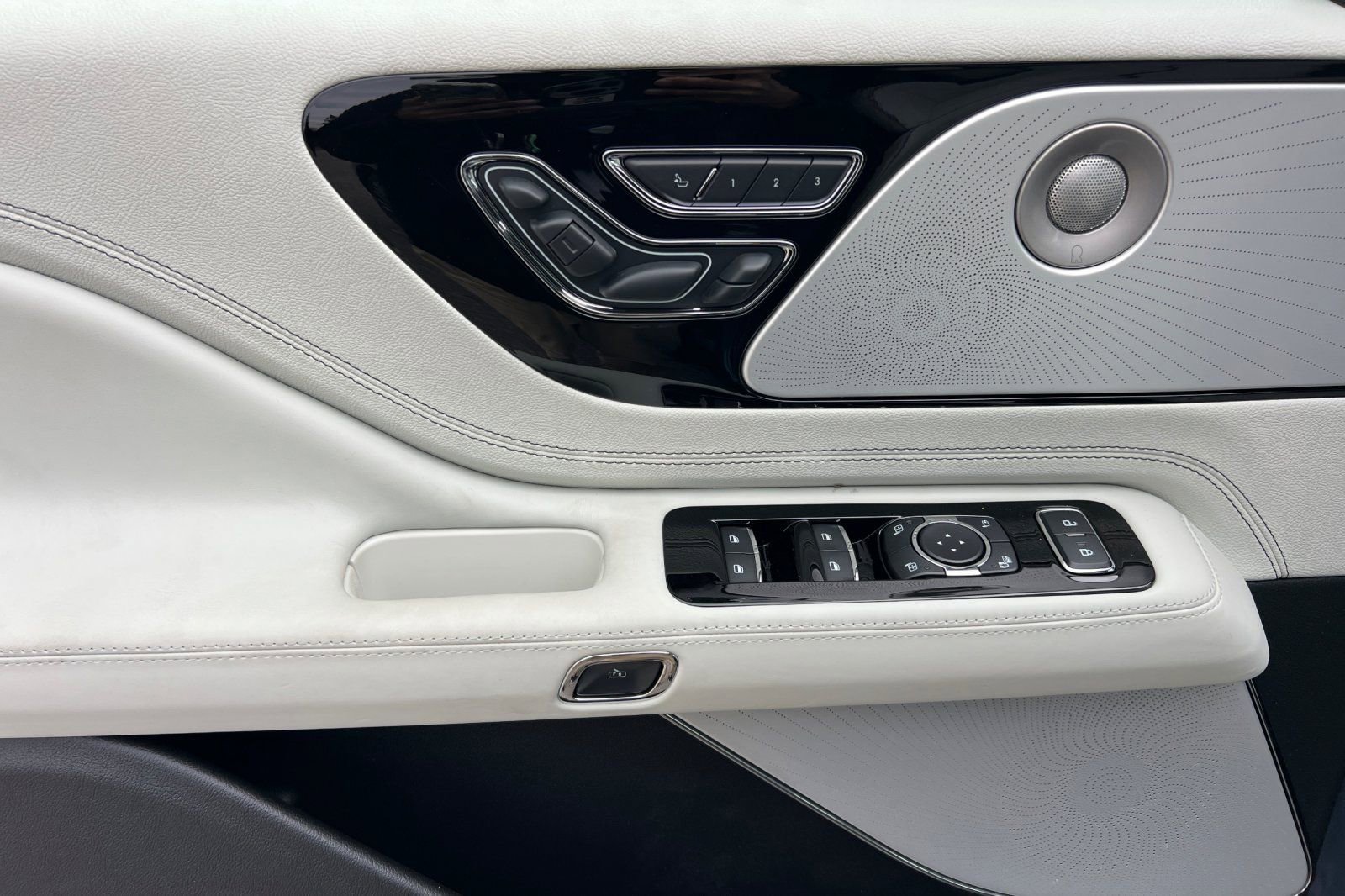 New 2025 Lincoln Aviator Black Label image 9