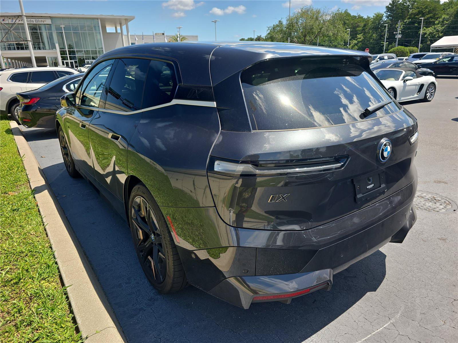 Certified 2024 BMW iX M60 w/ Luxury Package AWD/4WD image 4