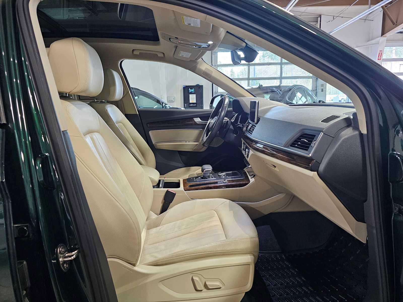 Used 2018 Audi Q5 2.0T Premium Plus w/ Premium Plus Package AWD/4WD image 10