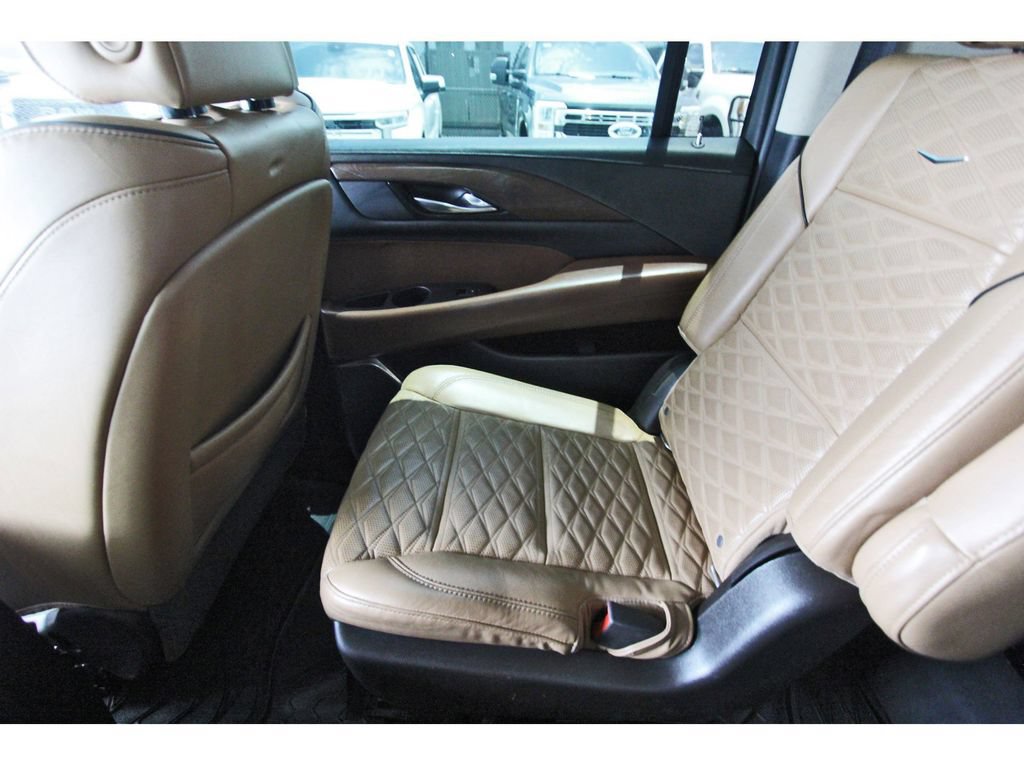 Used 2020 Cadillac Escalade ESV Luxury AWD/4WD image 12