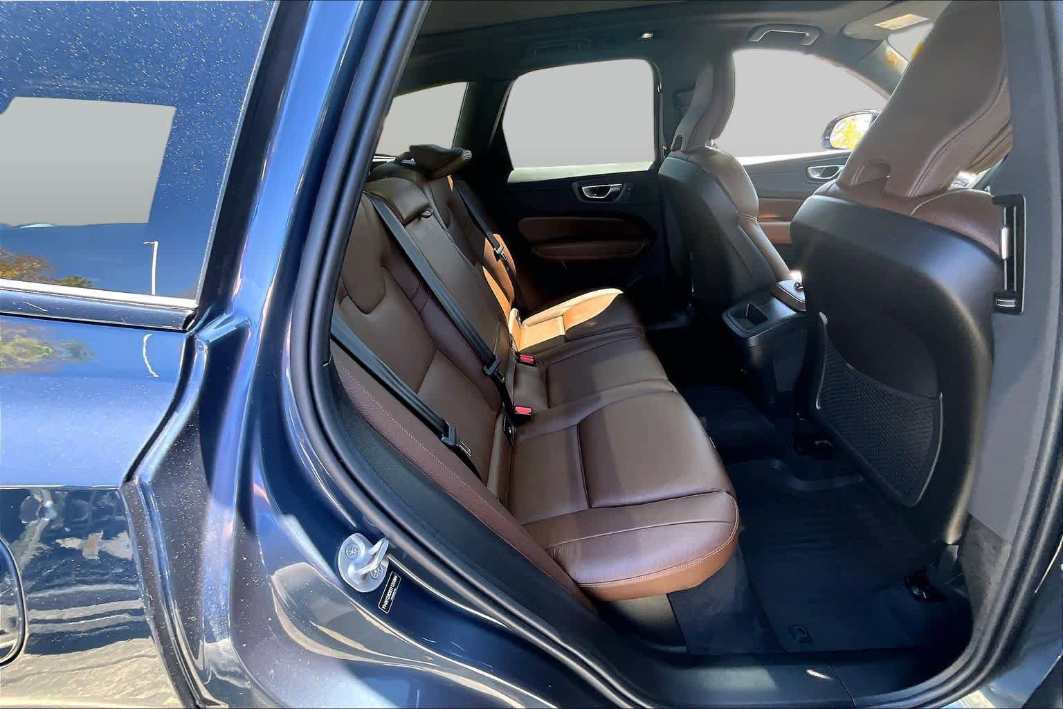 Used 2025 Volvo XC60 B5 Plus AWD/4WD image 20
