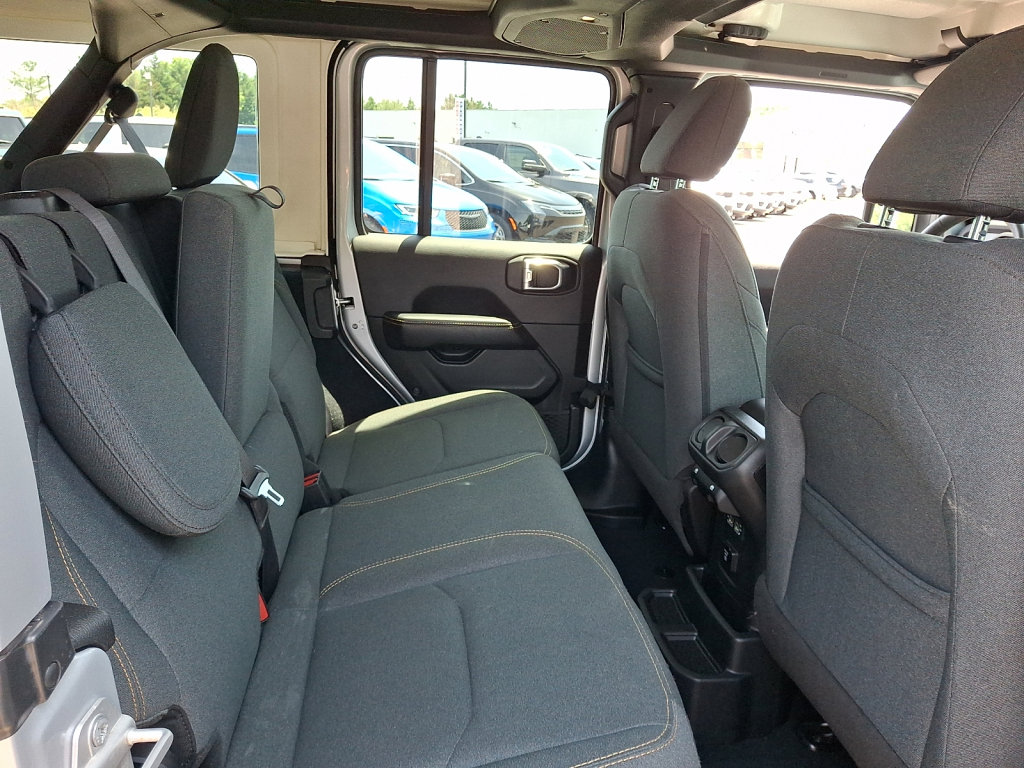 Used 2024 Jeep Wrangler Unlimited Sahara AWD/4WD image 15