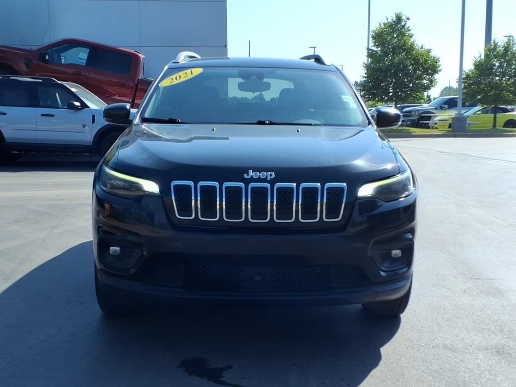 Used 2021 Jeep Cherokee Latitude Lux AWD/4WD image 2