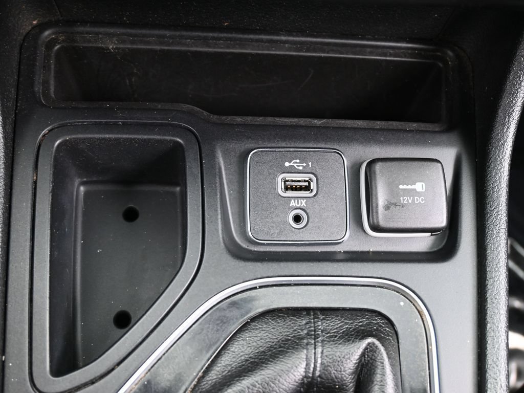 Used 2019 Jeep Cherokee Limited FWD image 23